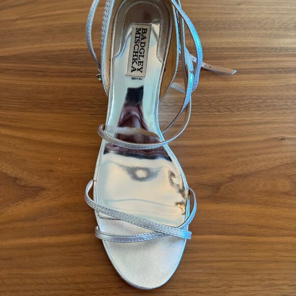 Badgley Mischka 'Melaney II' Wedge silver Sandal - Size 8.5 - Picture 5 of 10